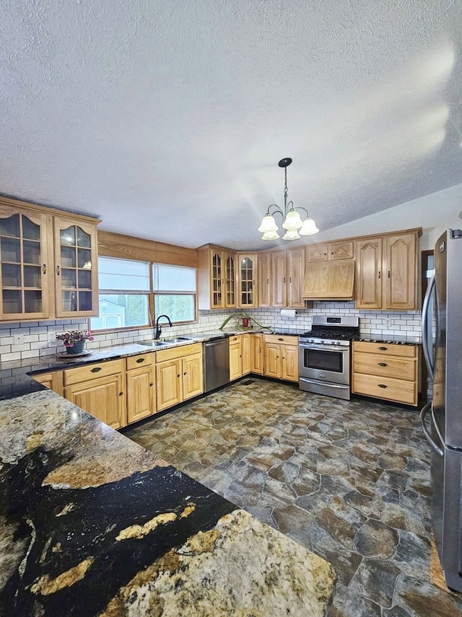 168 Charm Cir, Princeton, WV 24740 - photo 2