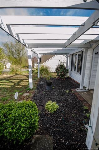 954 Faye St, Statesville, NC 28677 - photo 6