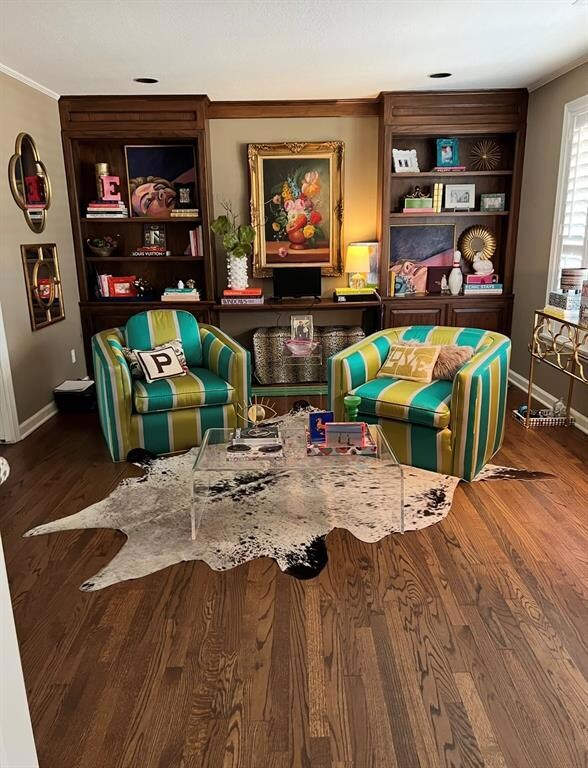 Sitting room with baseboards, wood finished floors