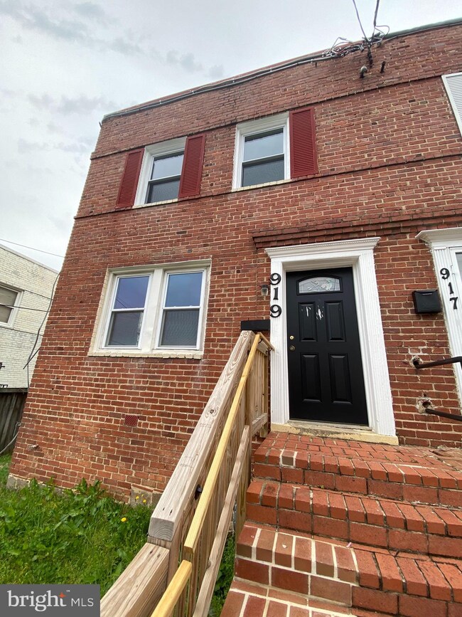 919 47th St NE unit 1, Washington, DC 20019 - photo 2