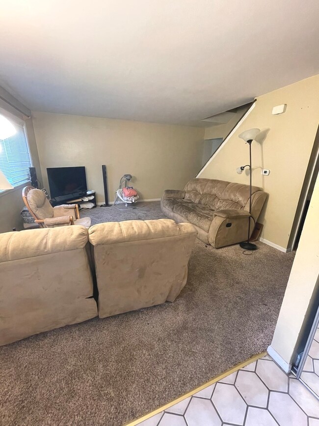 1296 Prairie Ave unit B, Glendale Heights, IL 60139 - photo 3