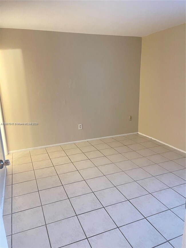 10383 N Kendall Dr unit N5, Miami, FL 33176 - photo 2