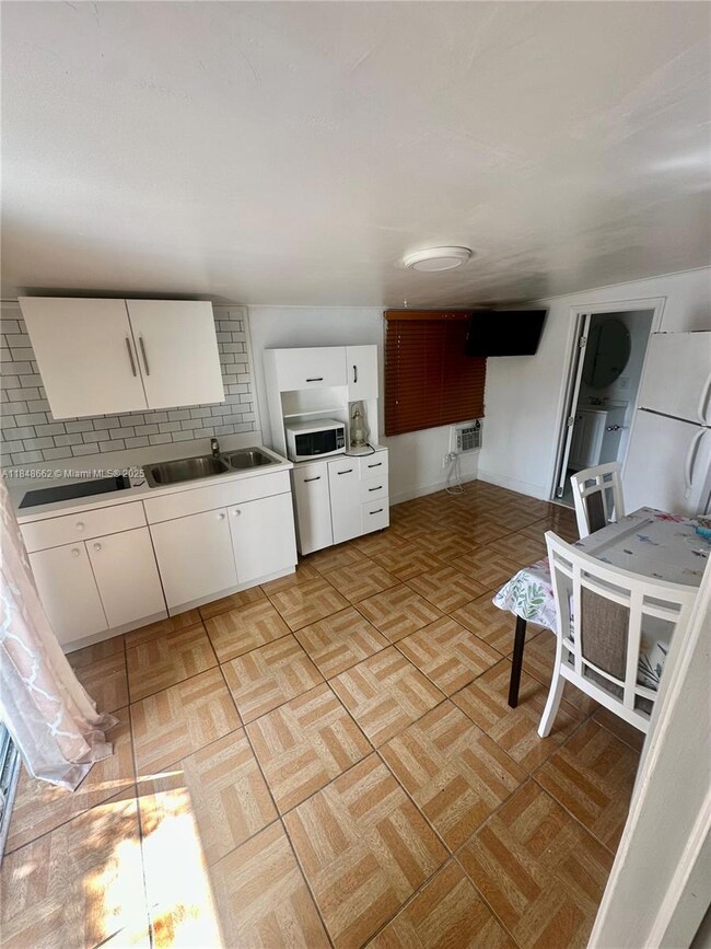 3050 SW 51st Ave, Davie, FL 33314 - photo 2