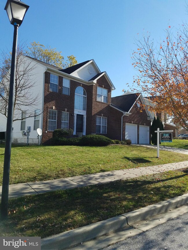 9810 Doubletree Ln, Springdale, MD 20774 - photo 4