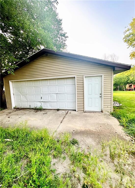 3014 E Tiffin Ave, Des Moines, IA 50317 - photo 2