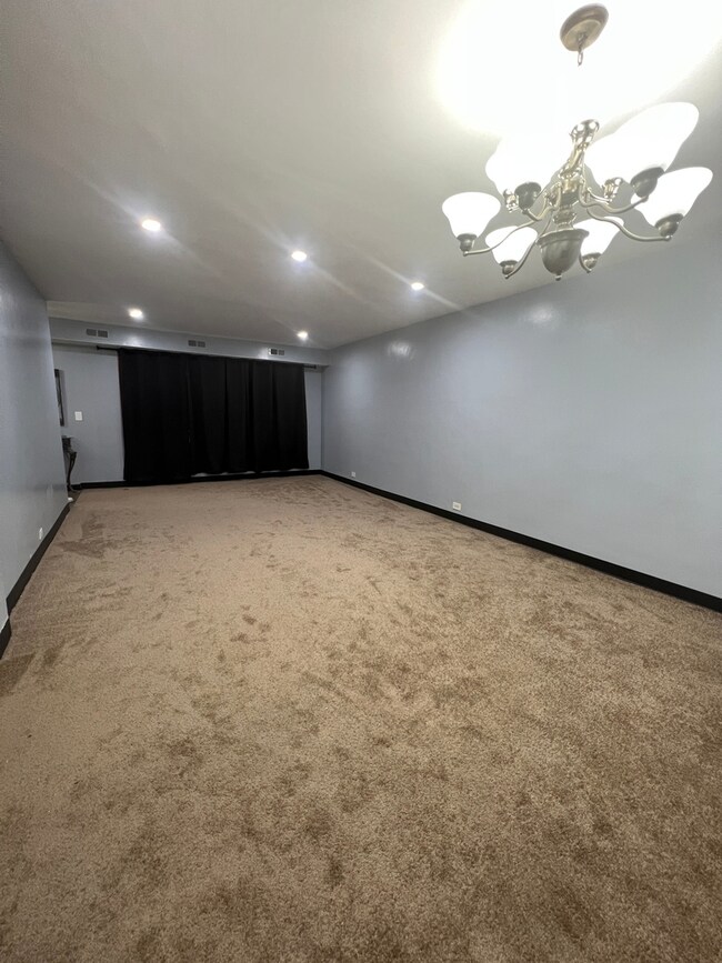 6043 N Mozart St, Chicago, IL 60659 - photo 7