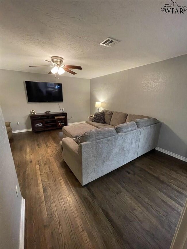 1544 Cynthia Ln, Wichita Falls, TX 76302 - photo 3