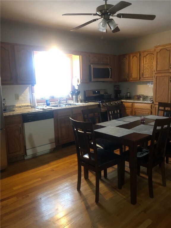 14 Chambers St unit 2, Cumberland, RI 02864 - photo 4