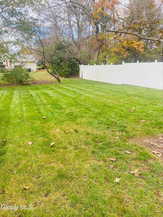 606 Tedesco Ct, Schenectady, NY 12303 - photo 2