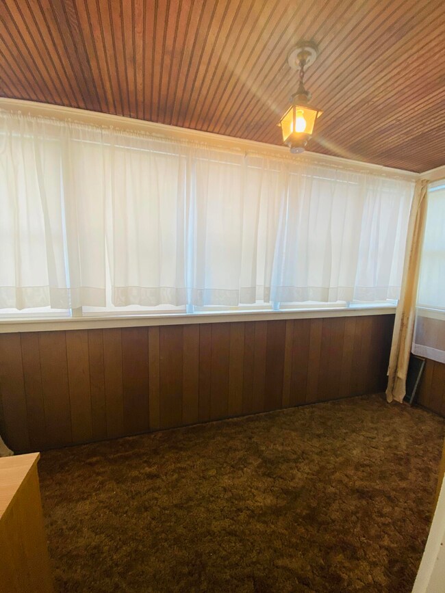 Enclosed side porch