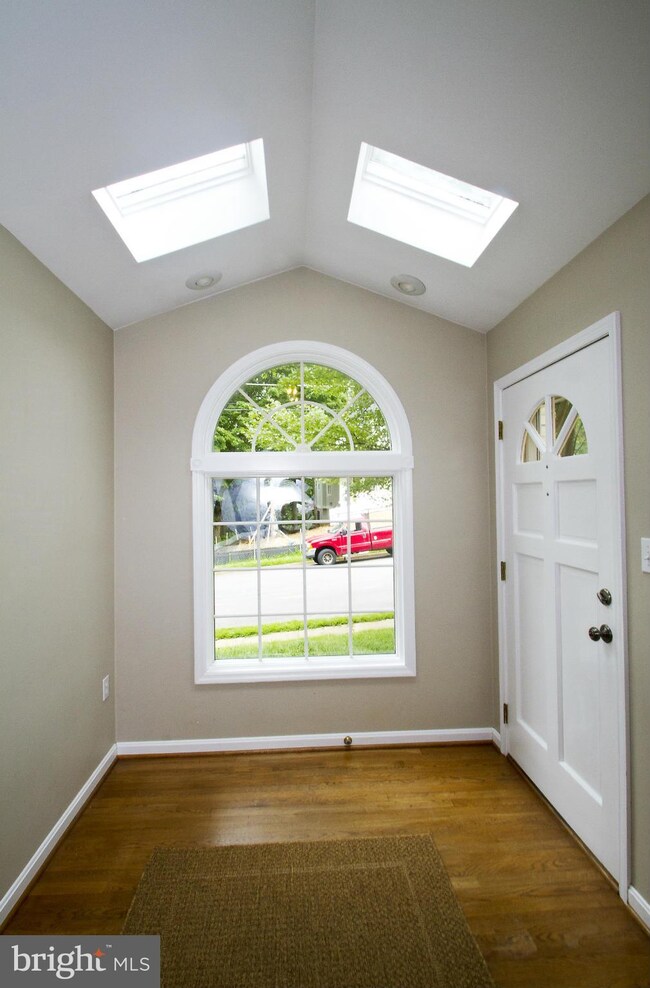 403 Dove Cir SW, Vienna, VA 22180 - photo 2