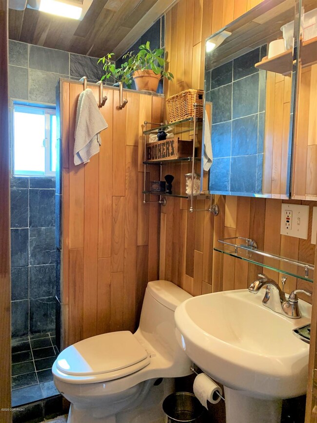 1325 Mission Rd - Bathroom