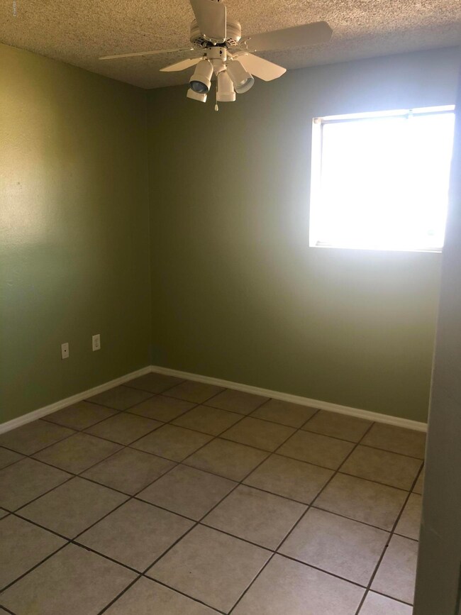 2626 N 50th Dr, Phoenix, AZ 85035 - photo 7