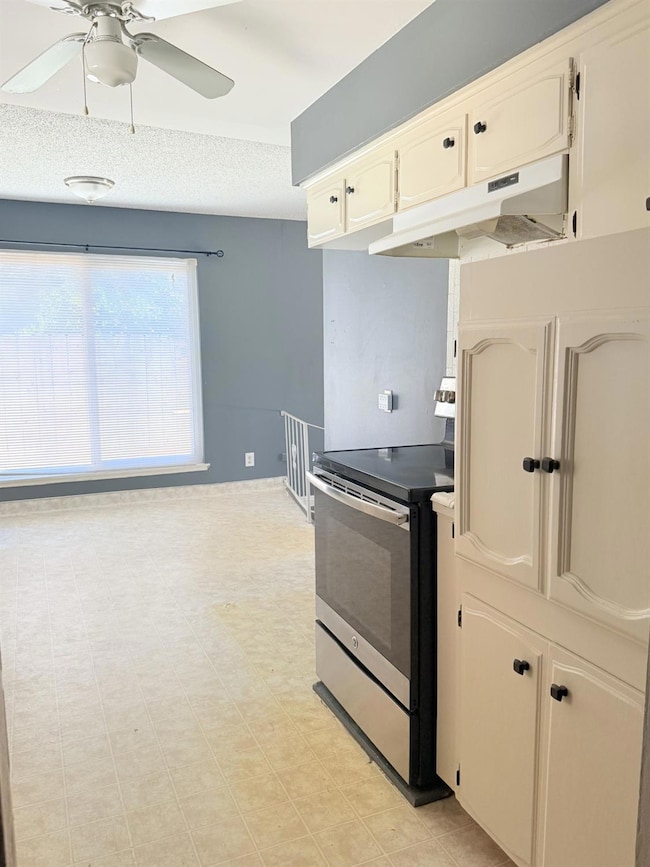 698 W Donner Ave, Clovis, CA 93612 - photo 2