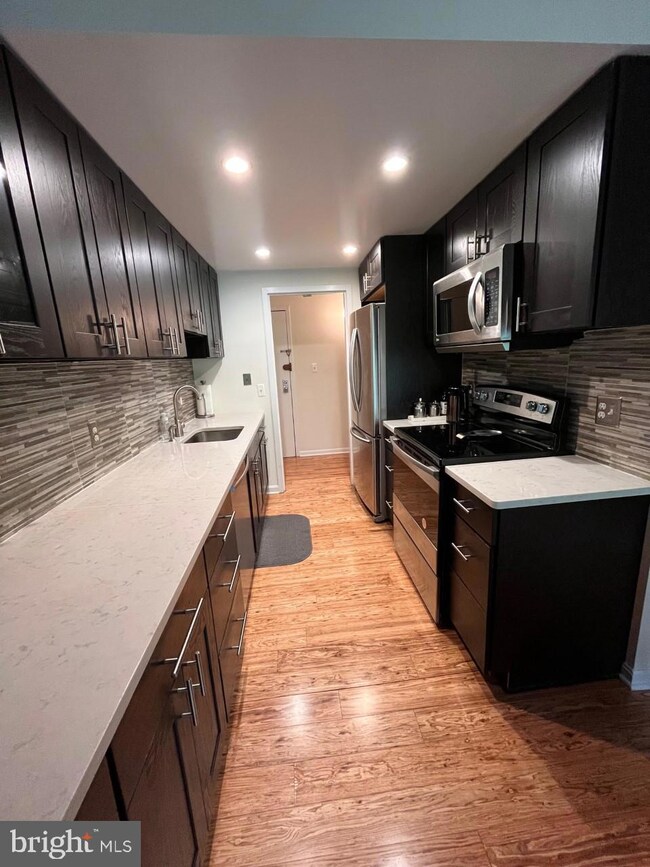 2241 Castle Rock Square unit 21C, Reston, VA 20191 - photo 3