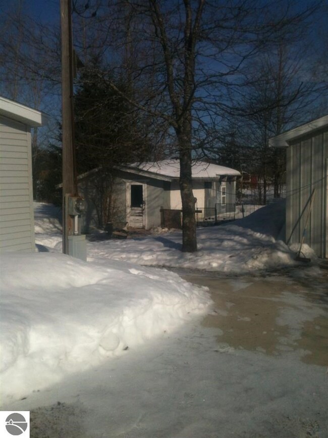 Large Shed for storage/ Kennel/
