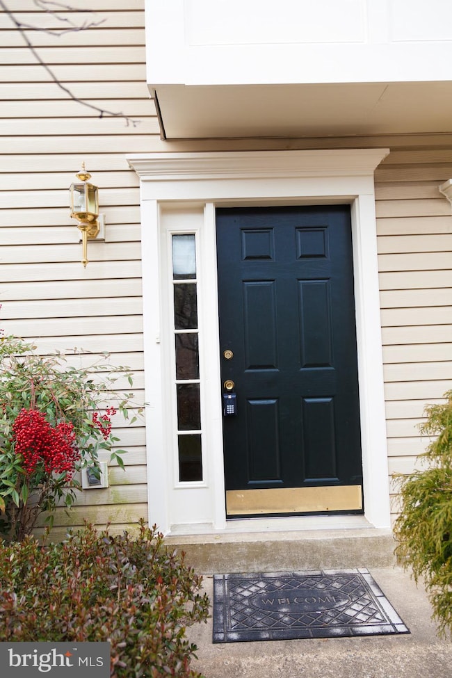 2465 Clover Field Cir, Herndon, VA 20171 - photo 2