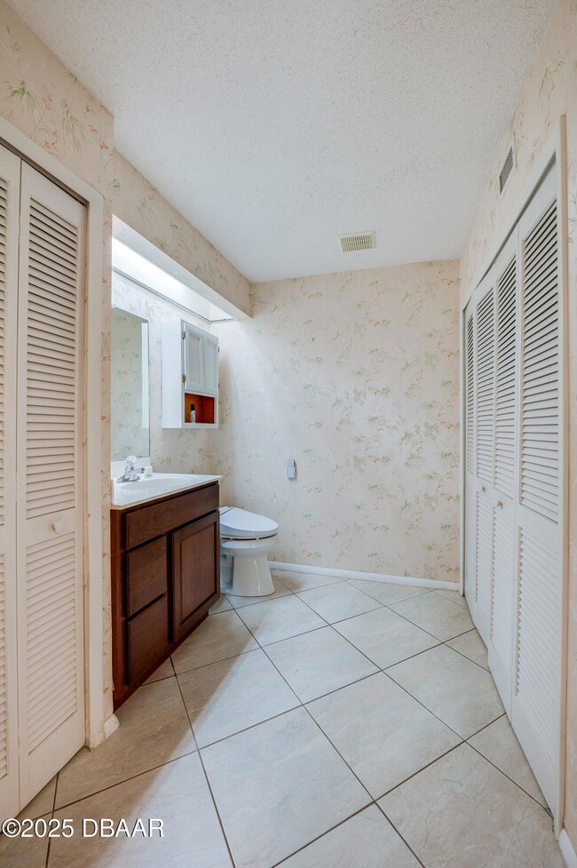 Half Bath/Laundry