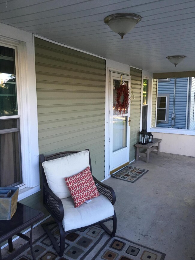 212 N Hudson St, Lowell, MI 49331 - photo 3