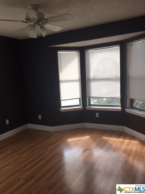 402 N Fredericksburg St unit 15, San Marcos, TX 78666 - photo 3