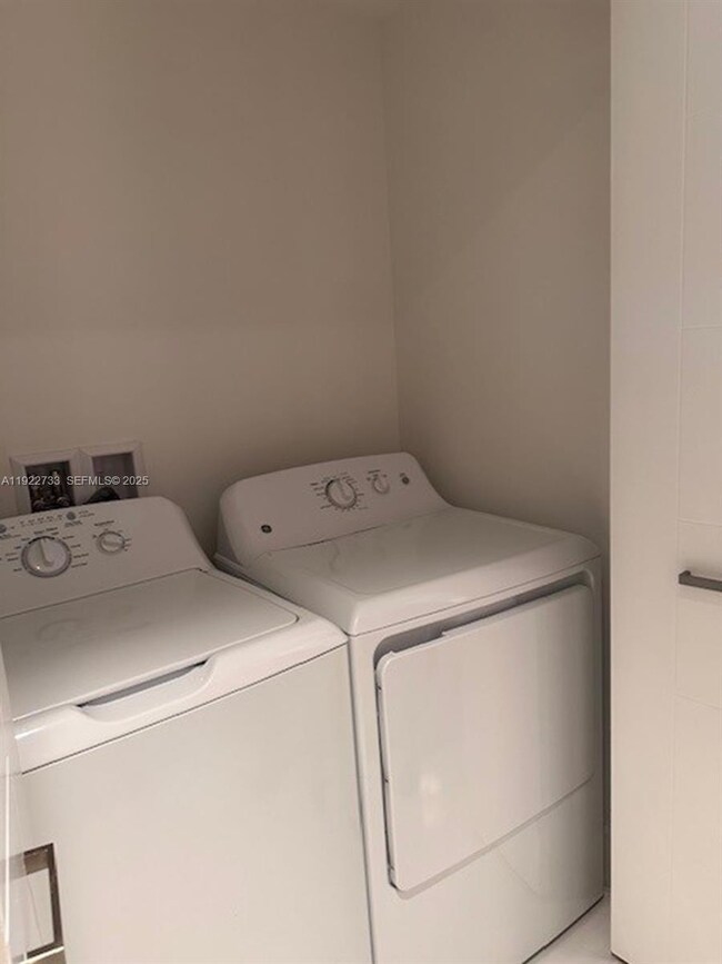 Merrick Manor unit 705, Coral Gables, FL 33146 - photo 6