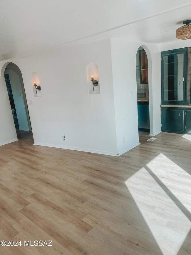 So cozy    Entries into kitchen and bedr