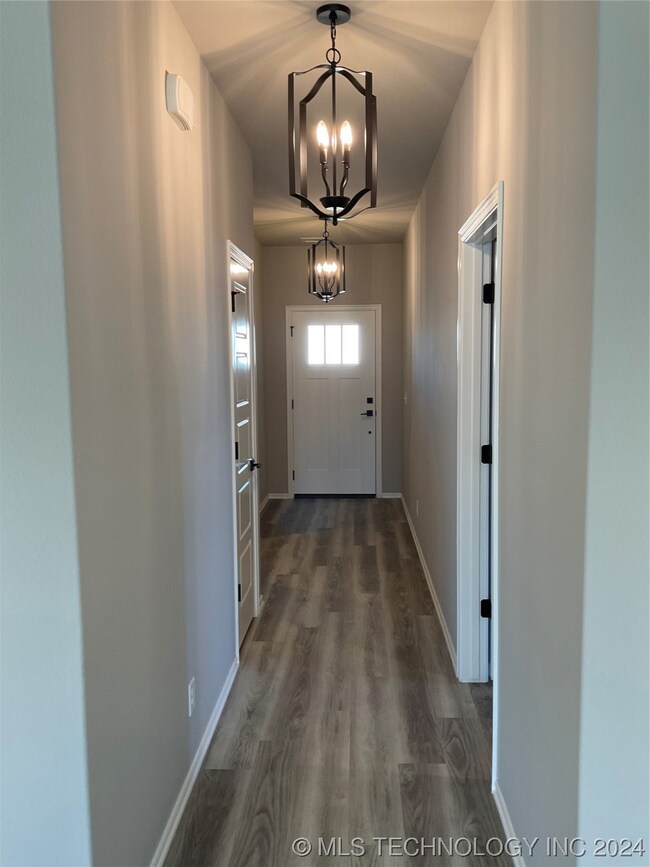 6611 S Yellowood Ave, Broken Arrow, OK 74011 - photo 2