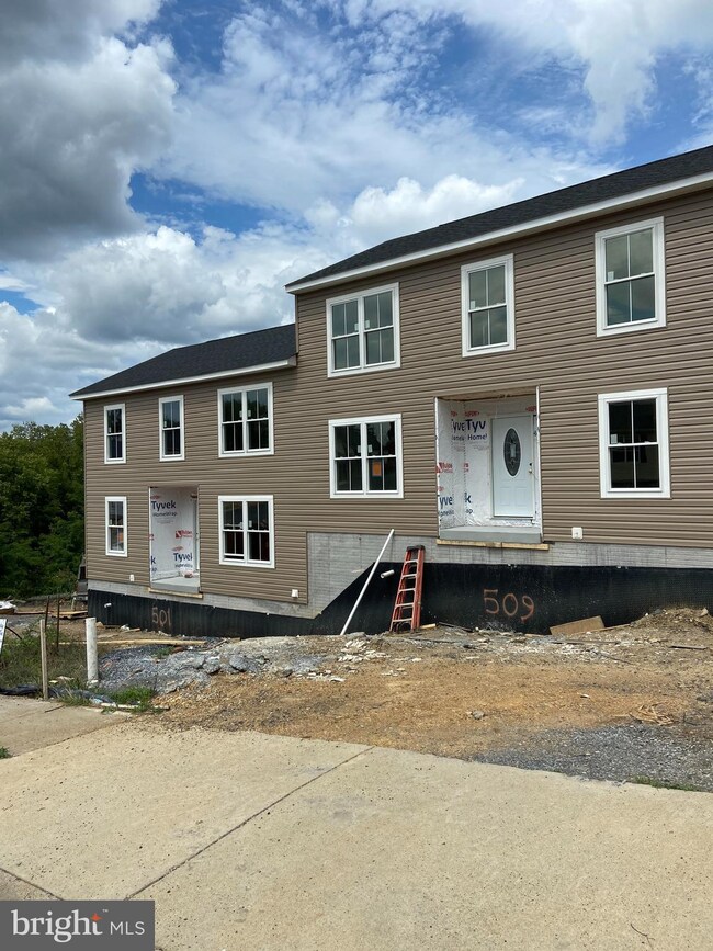 501 Stonewall St, Strasburg, VA 22657 - photo 2