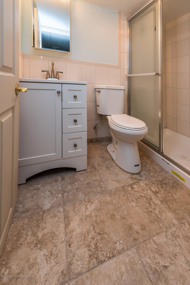 7 Darien Cir