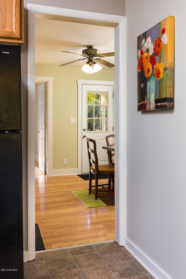 525 Leonard-14