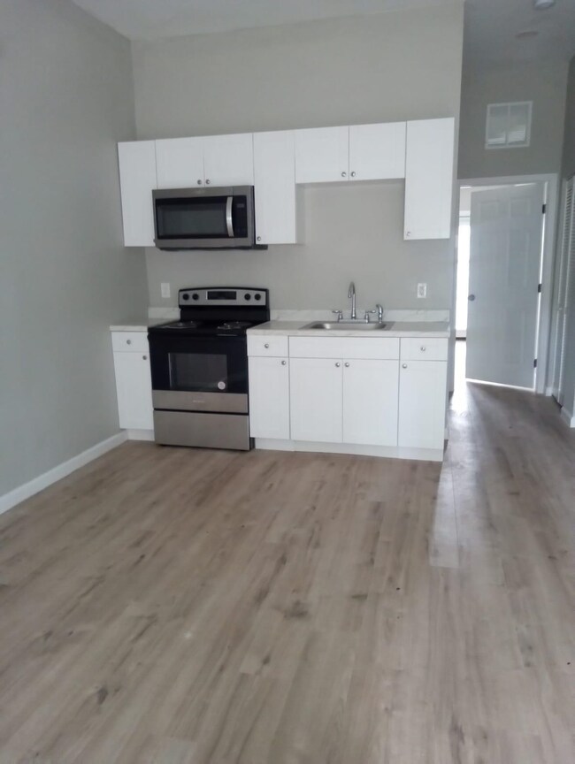 2218 Magnolia Cir unit 302, Tallahassee, FL 32301 - photo 7