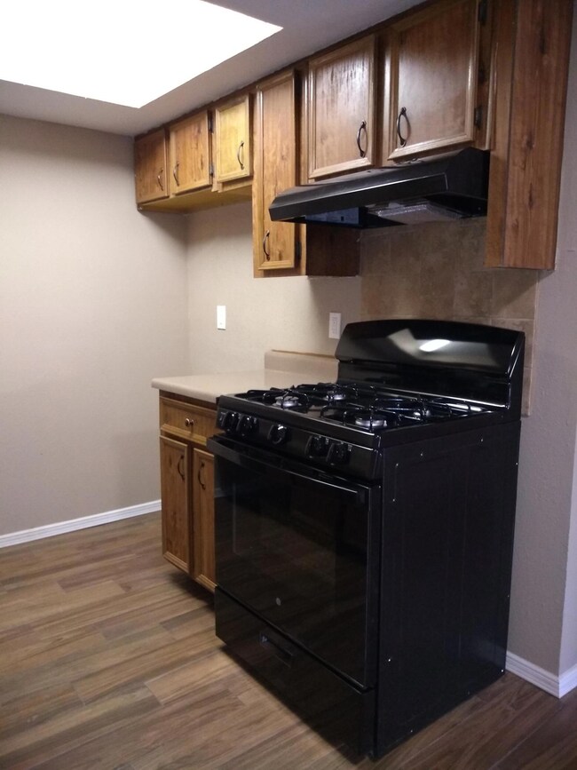 10632 Cuatro Vistas Dr unit B, El Paso, TX 79935 - photo 3