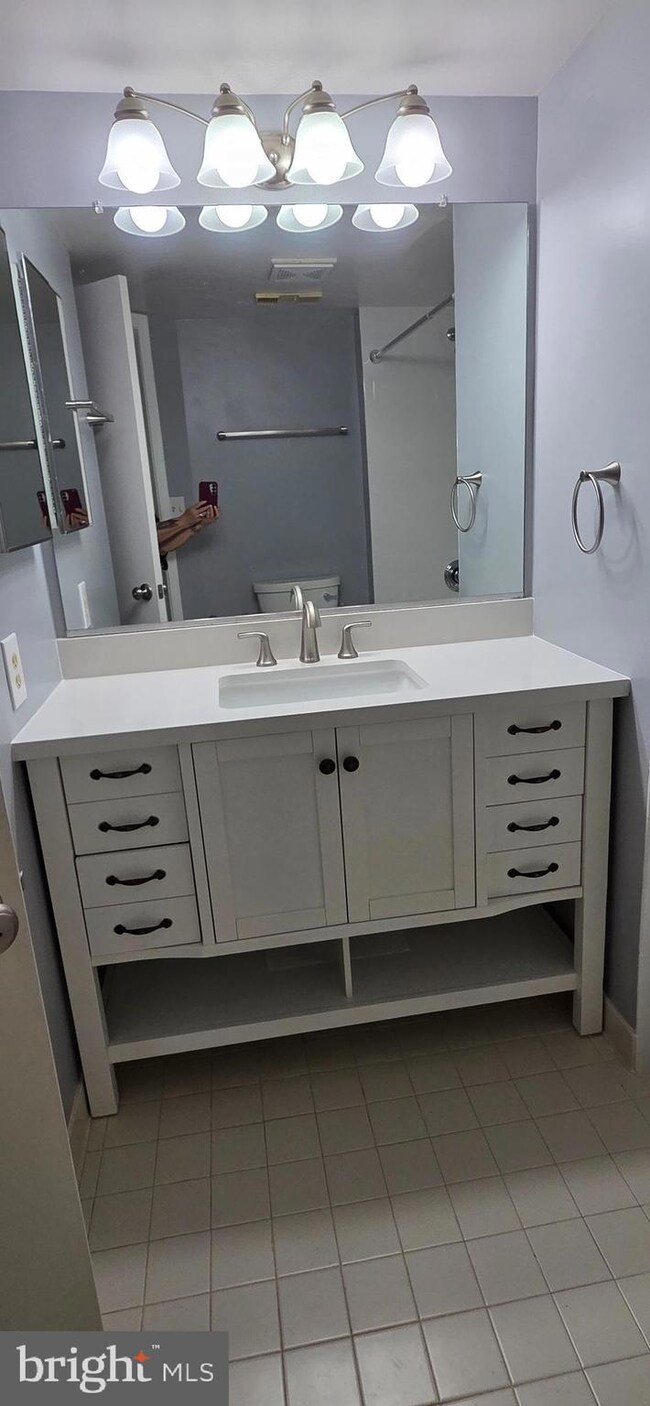 The Astoria unit G12, Arlington, VA 22201 - photo 3