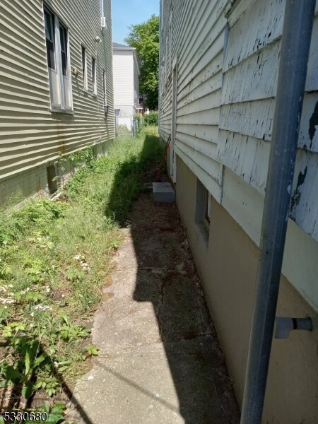 69 Hobson St, Newark, NJ 07112 - photo 6