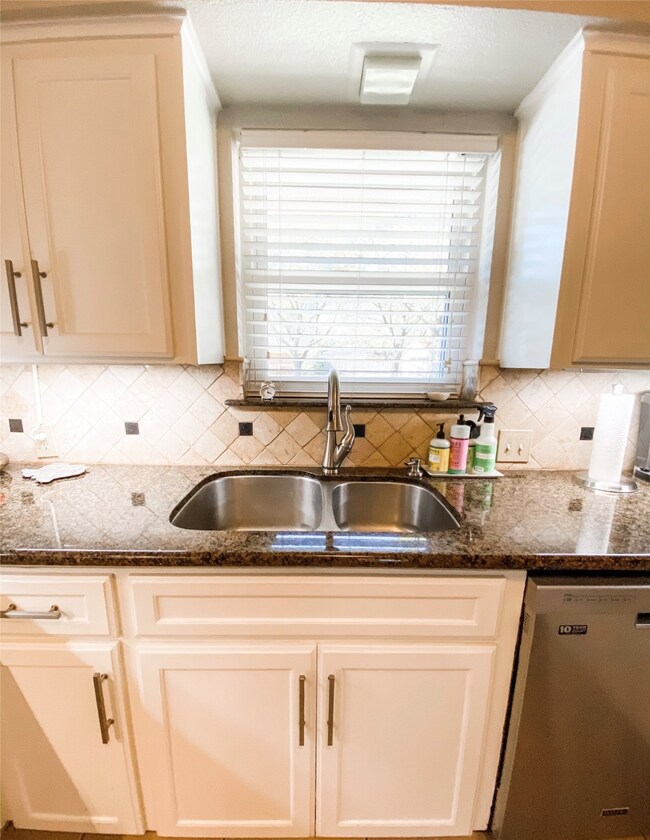 2624 Del Monte Ave, Bay City, TX 77414 - photo 7