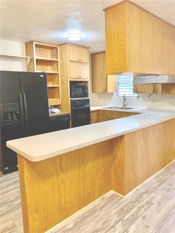 Kitchen with breakfast bar