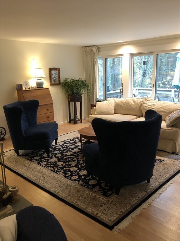 352 Hemlock Cir, Lincoln, MA 01773 - photo 3