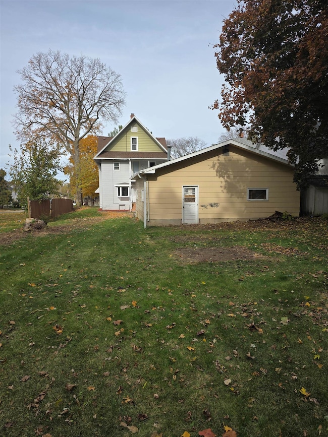 111 E Empire St, Freeport, IL 61032 - photo 7