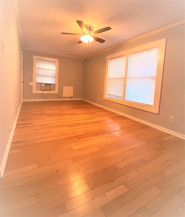911 Byrne St unit 9, Houston, TX 77009 - photo 2