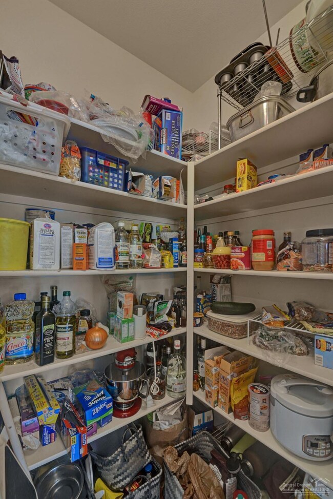 unlisted-address, Bend, OR 97701 - photo 7