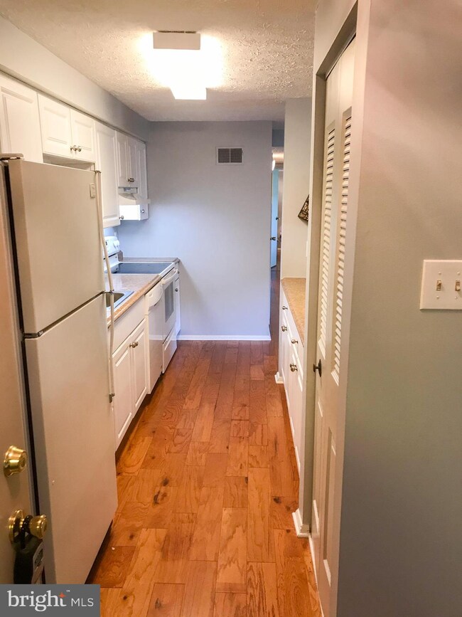 19629 Gunners Branch Rd, Germantown, MD 20876 - photo 3