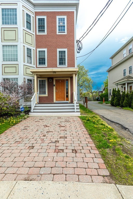 176 Magnolia St unit A, Dorchester, MA 02125 - photo 2
