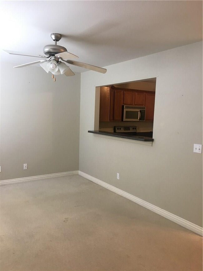 900 S Wood Ave, Fayetteville, AR 72701 - photo 2