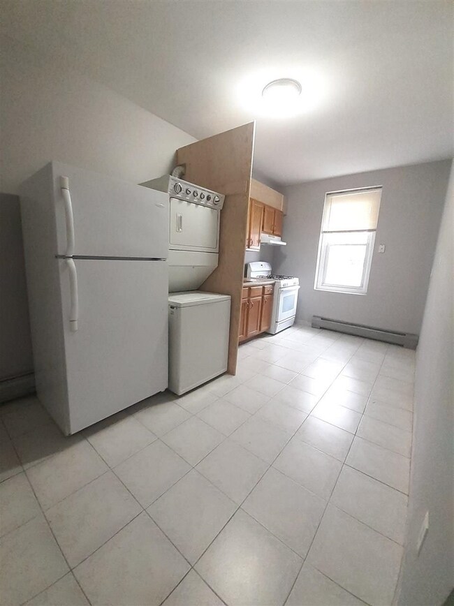 216 Highpoint Ave, Weehawken, NJ 07086 - photo 3