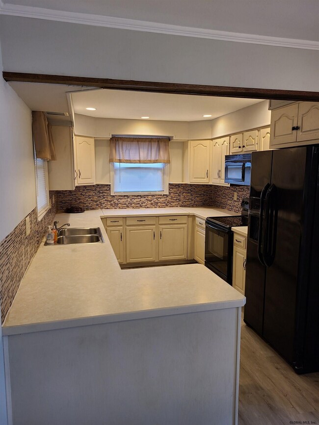 4 Neal St, Schenectady, NY 12302 - photo 3