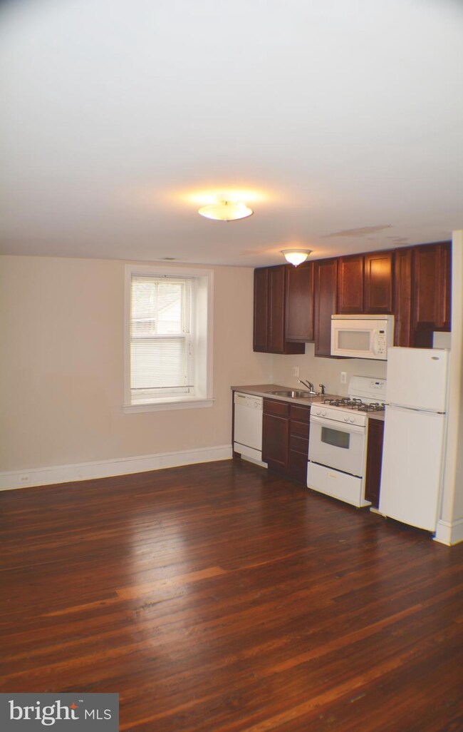 531 W Hansberry St unit 3, Philadelphia, PA 19144 - photo 4