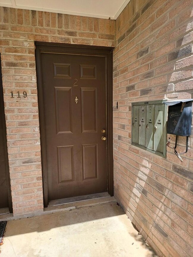119 Frederick Rd unit 2, Fredericksburg, TX 78624 - photo 2