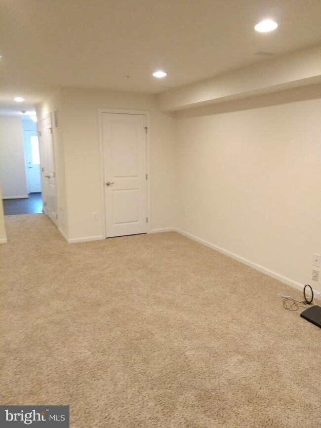 7627 Hamilton Crossing, Hanover, MD 21076 - photo 6