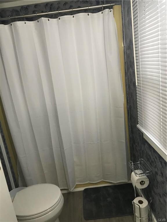 379 Red Oak Ln, Bath, PA 18014 - photo 2