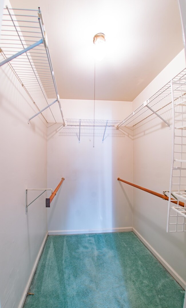 583 Le Parc Cir unit 63, Buffalo Grove, IL 60089 - photo 2